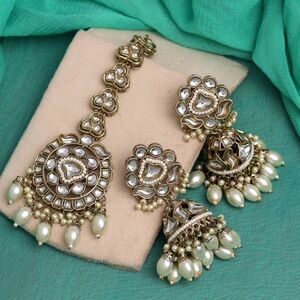 White Color Kundan Earrings With Maang Tikka